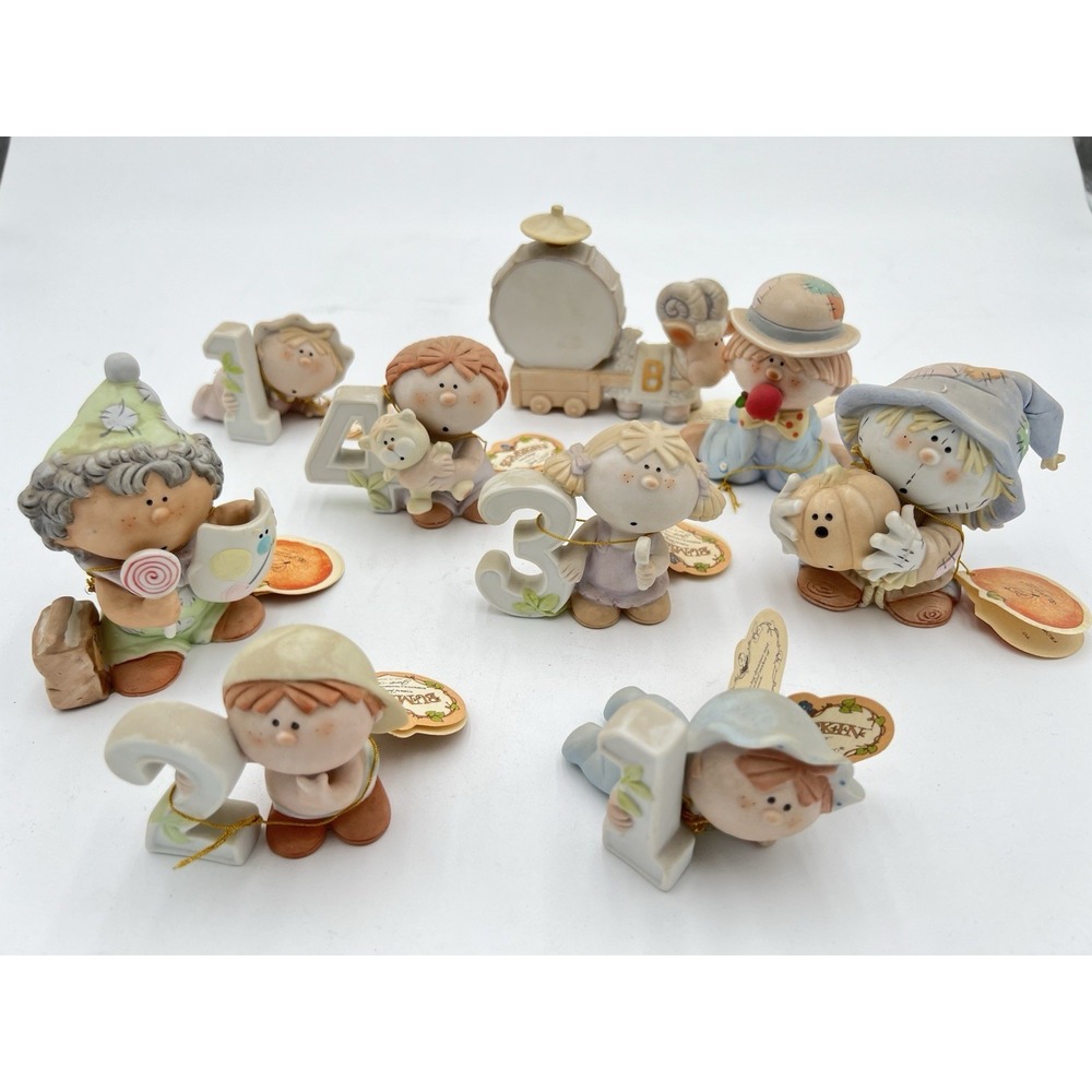 9 Bumkins Children Figurine Fabrizio 1984 Ceramic Multicolor Painted Small